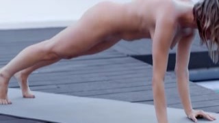 Cloe - True naked yoga